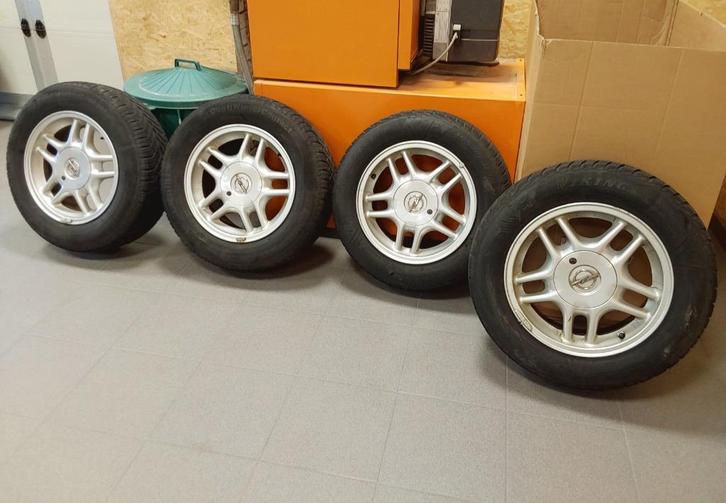 Jantes en alliage Opel avec pneus hiver 205/65-15, Auto-onderdelen, Banden en Velgen, Velg(en), Winterbanden, 15 inch, 205 mm