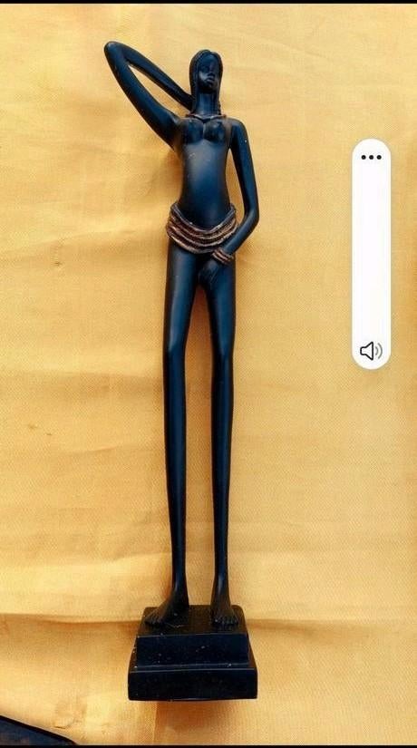 Figurine Africaine résine sculptée année 50/70, Enlèvement ou Envoi