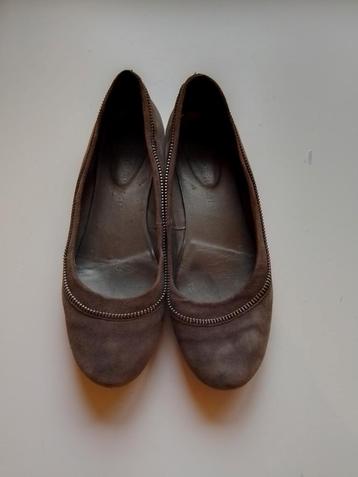 Escarpins Bruno Premi talons plats nubuck gris T. 38 beschikbaar voor biedingen