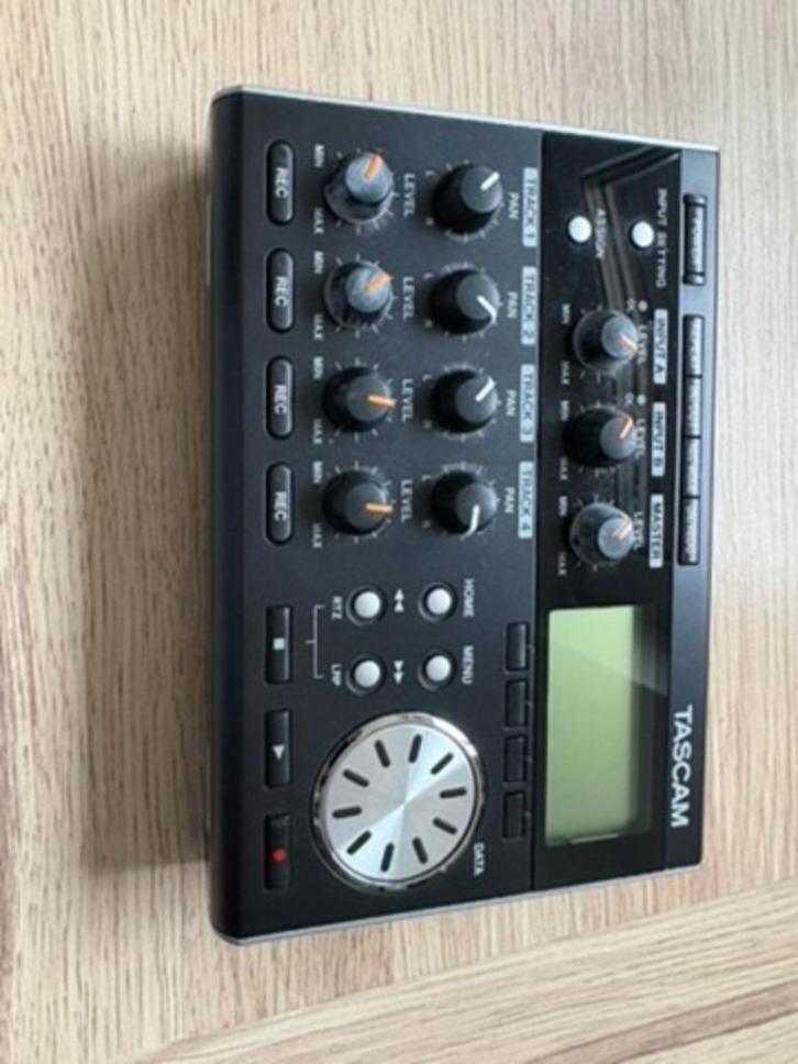 Tascam Pocket Studio DP-004 avec adaptateur, Musique & Instruments, Tables de mixage, Comme neuf, Moins de 5 canaux, Enlèvement ou Envoi