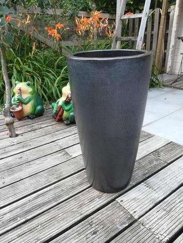 1 moderne zwarte matte bloempot, 71 x 37,5cm beschikbaar voor biedingen