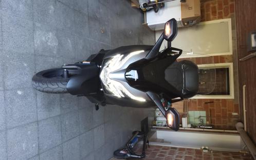 Honda Forza 300 scooter, Fietsen en Brommers, Scooters | Yamaha, Zo goed als nieuw, Overige modellen, Benzine, Ophalen