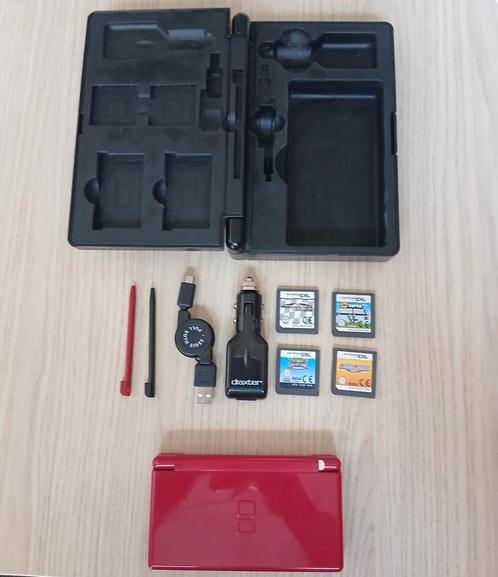 Nintendo DS Lite + toebehoren + 4 spelletjes, Games en Spelcomputers, Spelcomputers | Nintendo DS, Gebruikt, DS Lite, Ophalen