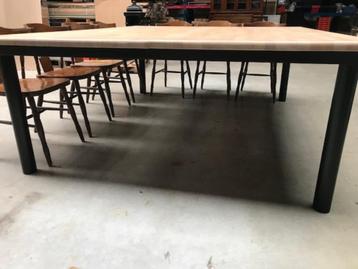 Vergadertafel / tafel voor 14 personen beschikbaar voor biedingen