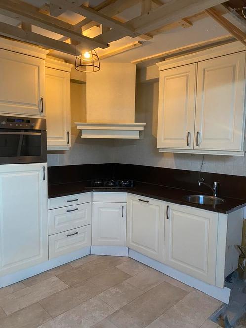 Nette Landelijke Hoekkeuken + Apparatuur + Gedemonteerd, Huis en Inrichting, Keuken | Complete keukens, Hoekkeuken, Crème, Graniet of Steen