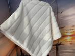 Joli poncho blanc femme tout doux très bon état, Ophalen