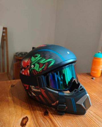 Casque de moto disponible aux enchères