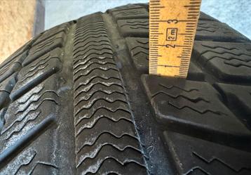 Twee paar winterbanden pirelli / Michelin 215/60/16 beschikbaar voor biedingen