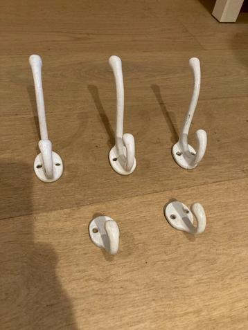 Crochets porte manteau en fonte émaillée blanc beschikbaar voor biedingen
