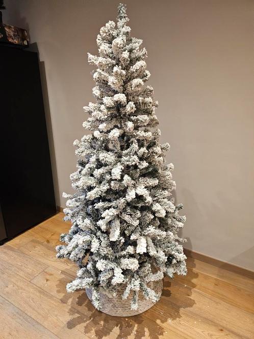 Kustkerstboon kerstboom met sneeuw 180 cm, Huis en Inrichting, Woonaccessoires | Kunstplanten en Kunstbloemen, Zo goed als nieuw
