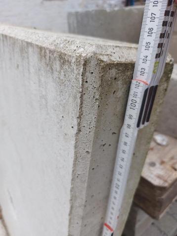 Betonnen L-element beschikbaar voor biedingen