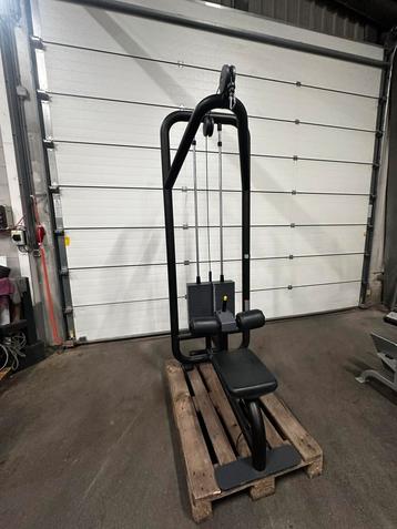 Technogym Lat Pulley met 120kg + Orginele Pulley Stang beschikbaar voor biedingen