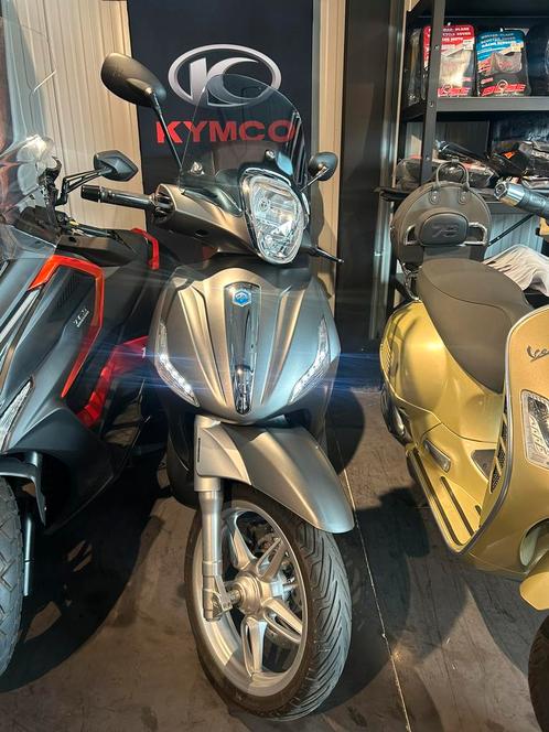 Piaggio Beverly 350, Fietsen en Brommers, Scooters | Piaggio, Zo goed als nieuw, Overige modellen, Benzine, Ophalen