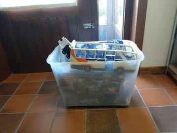 Groot Lot speelgoed te koop beschikbaar voor biedingen