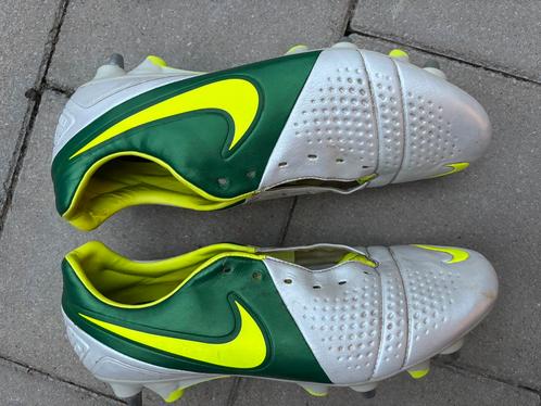 3 voetballen schoenen!!, Sport en Fitness, Voetbal, Zo goed als nieuw, Schoenen, Ophalen
