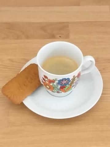 Ensemble de 6 tasses et soucoupes vintage beschikbaar voor biedingen