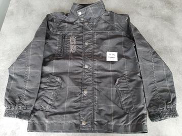 Jas met uitneembare kap, rits en knopen Outburst. 10 jaar beschikbaar voor biedingen