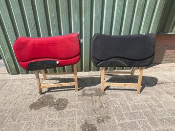 Western pads beschikbaar voor biedingen
