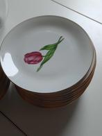 Antiek servies met tulpmotief., Ophalen