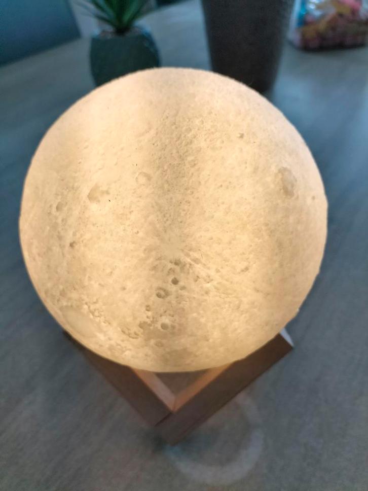 Nachtlamp 'Volle maan' 4 verschillende standen en kleuren, Huis en Inrichting, Lampen | Tafellampen, Zo goed als nieuw, Ophalen of Verzenden
