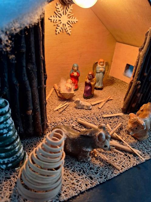 retro kerststal met oude figuurtjes beeldjes nieuwe foto´s!!, Diversen, Kerst, Gebruikt, Ophalen of Verzenden