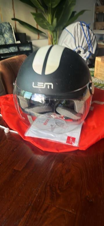 Casque scooter LM beschikbaar voor biedingen