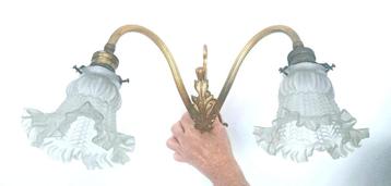 Sierlijke antieke wandlamp beschikbaar voor biedingen