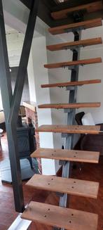 Ijzeren trap met houten trede.., Doe-het-zelf en Bouw, Ladders en Trappen, Ophalen of Verzenden, Trap, Zo goed als nieuw