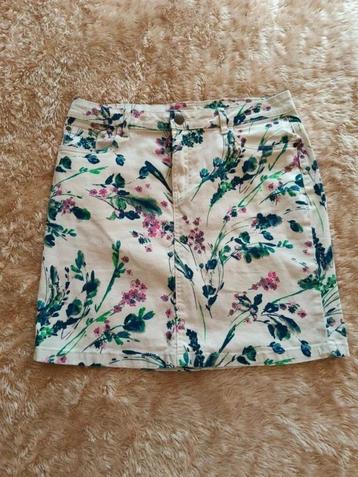 Rok met bloemenprint beschikbaar voor biedingen