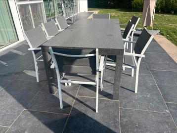 Granieten tuintafel  beschikbaar voor biedingen