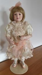 Poupée en porcelaine de collection, Enlèvement, Comme neuf, Poupée