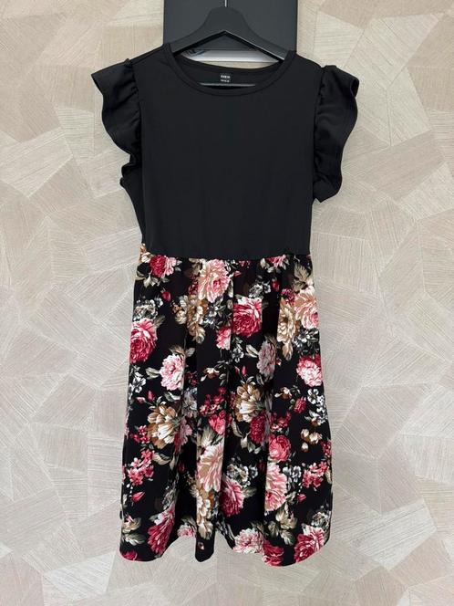 SHEIN - Zwart Bloemenjurkje - Maat M, Kleding | Dames, Jurken, Nieuw, Maat 38/40 (M), Zwart, Boven de knie, Ophalen of Verzenden