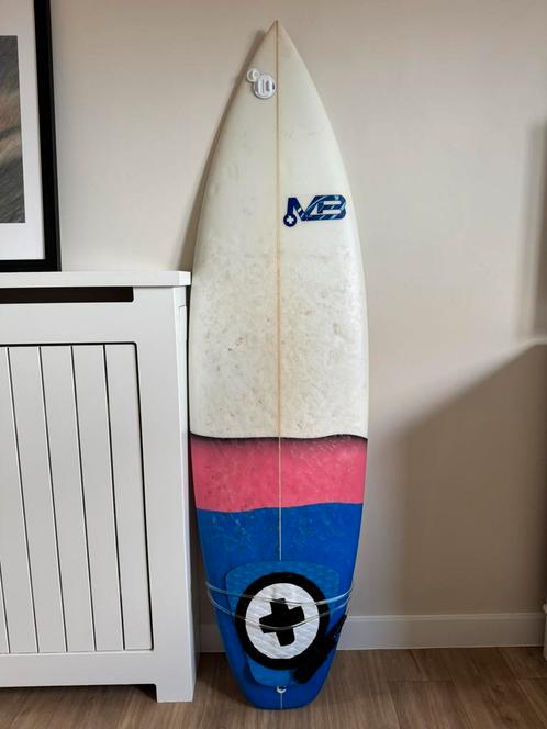 MB surfboard 6’2 inclusief leash, vinnen en FCS boardbag, Watersport en Boten, Golfsurfen, Zo goed als nieuw, Shortboard, Ophalen