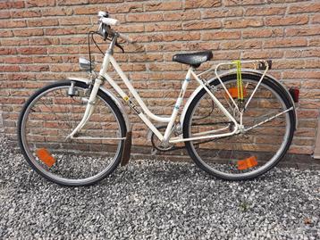 Witte Meisjesfiets 24" beschikbaar voor biedingen