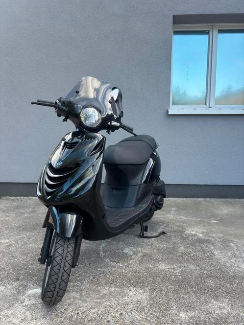 Piaggio zip 4t 2v A Klasse, Fietsen en Brommers, Scooters | Piaggio, Zo goed als nieuw, Zip, Klasse A (25 km/u), Benzine, Ophalen of Verzenden