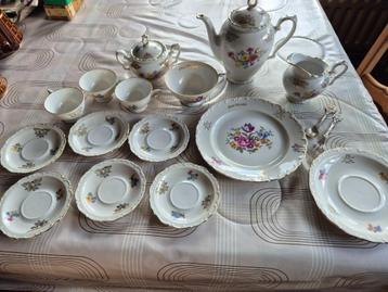 Porseleinen koffieservies vintage beschikbaar voor biedingen