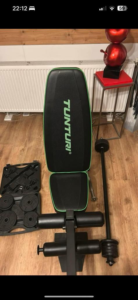 Tunturi bank met bijbehorden aparatuur, Sport en Fitness, Fitnessapparatuur, Zo goed als nieuw, Krachtstation, Armen, Benen, Borst