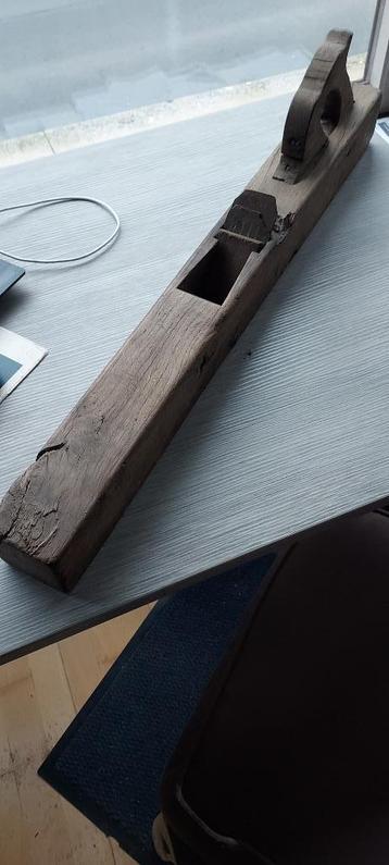 zeer grote schaaf van het  merk Mutzig beschikbaar voor biedingen