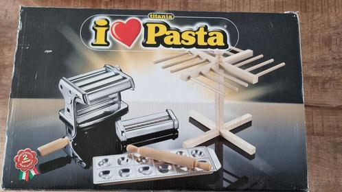 Titania I love pasta pastamachine, Maison & Meubles, Cuisine | Ustensiles de cuisine, Comme neuf, Enlèvement ou Envoi