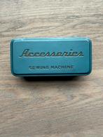 Vintage Naaimachine Doos met Inhoud, Antiek en Kunst, Antiek | Naaimachines, Ophalen