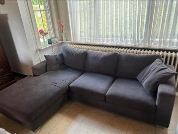 Comfortabele hoekzetel beschikbaar voor biedingen