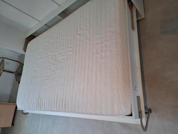 Matras 120 x 200 cm beschikbaar voor biedingen