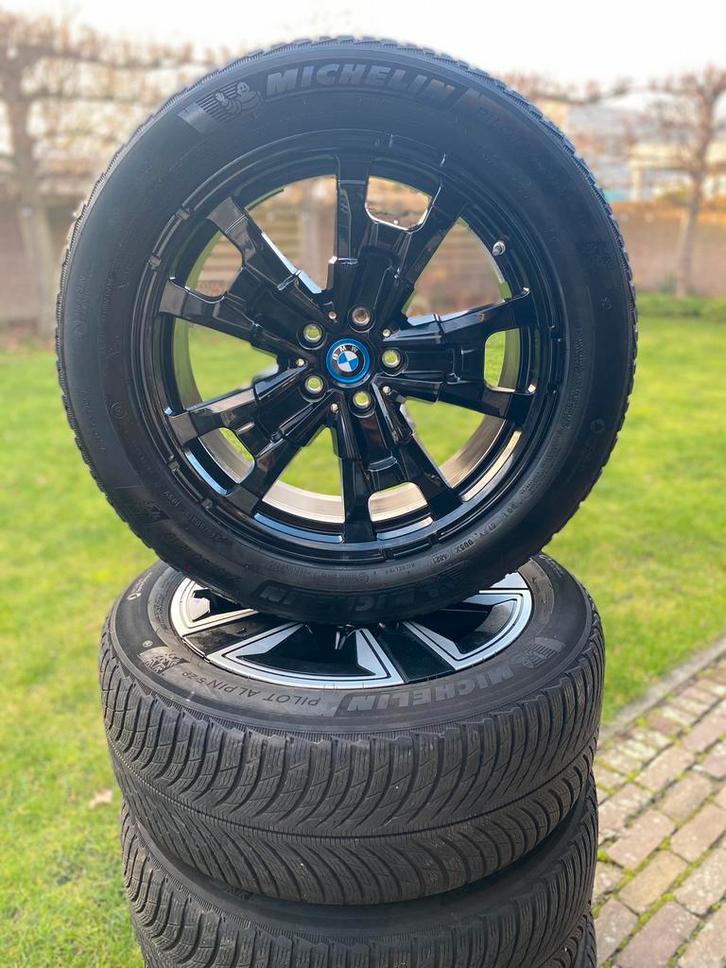 19 Inch Zwarte Bmw IX3 X3 Winter Michelin RFT, Auto-onderdelen, Banden en Velgen, Banden en Velgen, Winterbanden, 19 inch, 245 mm