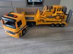 Bruder vrachtwagen mercedes actros met dieplader en cat bull, Kinderen en Baby's, Ophalen