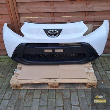 TOYOTA AYGO X 22-24 R VOORBUMPER NIEUW beschikbaar voor biedingen
