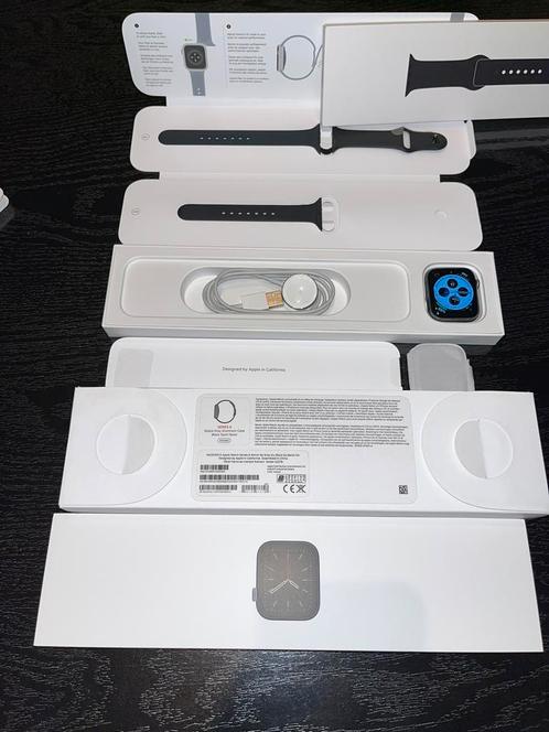 Apple Watch Series 6 44m Aluminium Cellular (SIM), Handtassen en Accessoires, Smartwatches, Zo goed als nieuw, iOS, Zwart, Afstand