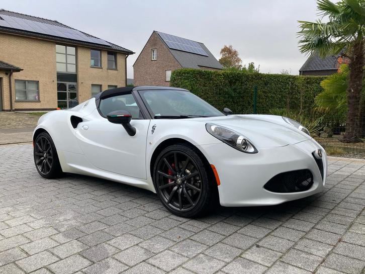 Alfa Romeo 4C Spider - Race pack - Conveniance pack, Auto's, Alfa Romeo, Particulier, 4C, Airbags, Airconditioning, Alarm, Boordcomputer