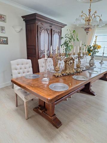 Table en chêne antique pour 12 chaises., Enlèvement