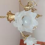 Goudkleurige luster met 5 bloemen uit glas, Huis en Inrichting, Lampen | Kroonluchters, Ophalen of Verzenden, Gebruikt