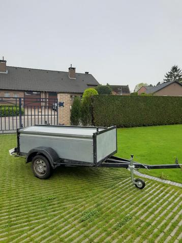 Mooie dichte aanhanger beschikbaar voor biedingen